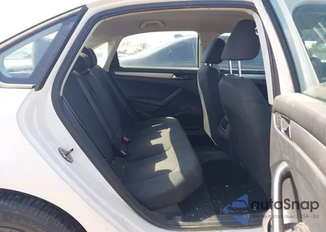 2013 Volkswagen Passat 2.5L S z USA, uszkodzony, nr VIN 1VWAP7A35DC073786